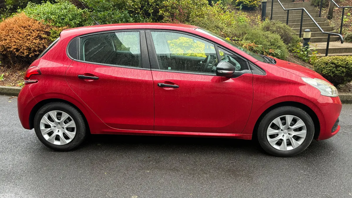Peugeot 208 Hatchback, Petrol, 2016, Red