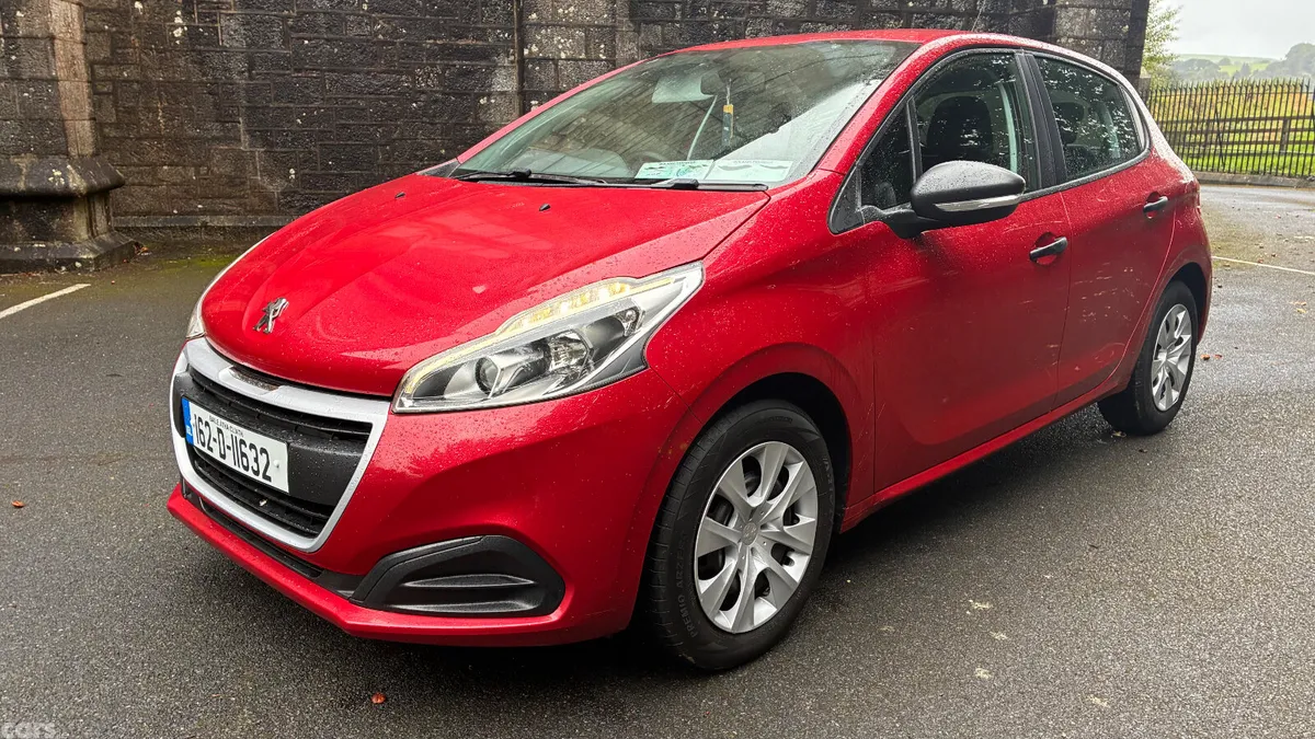 Peugeot 208 Hatchback, Petrol, 2016, Red