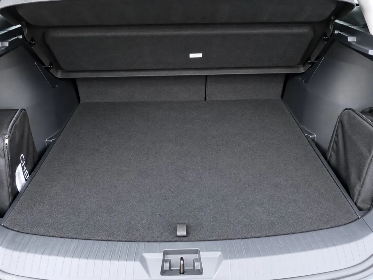 BYD SEALION 5 Hatchback, Petrol Plug-in Hybrid, 2026, Grey