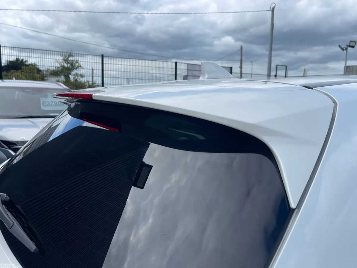 Honda Vezel SUV, Petrol Hybrid, 2018, White