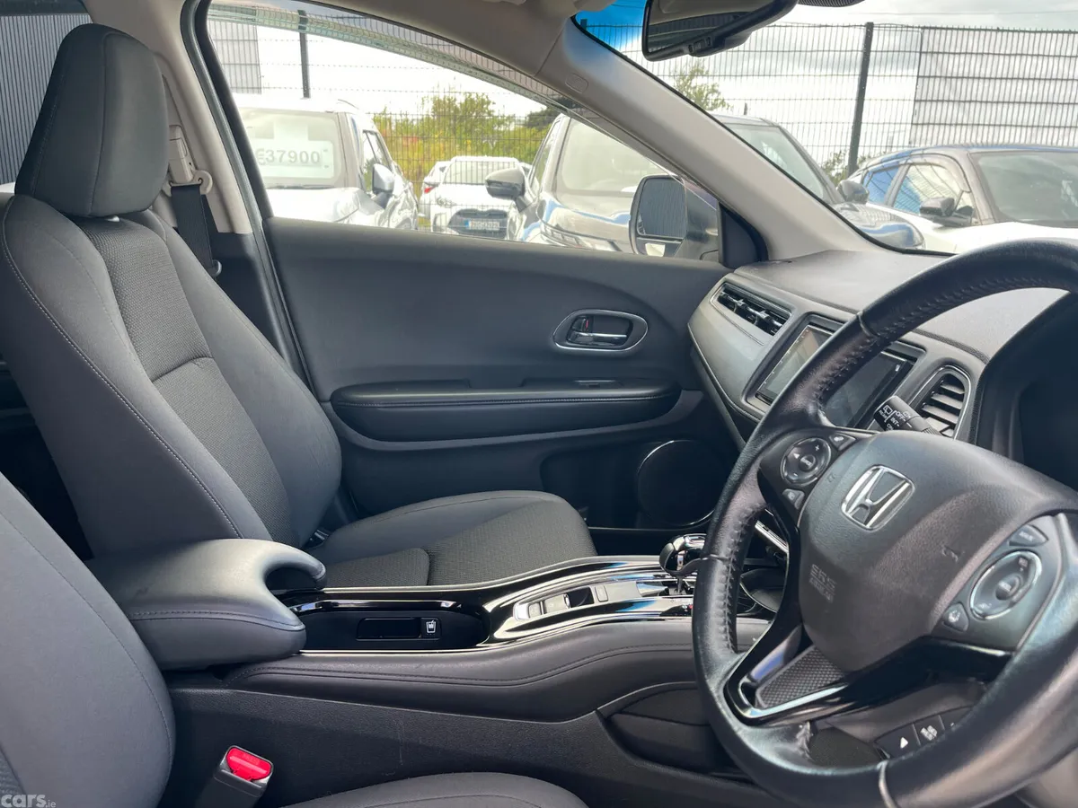 Honda Vezel SUV, Petrol Hybrid, 2018, White