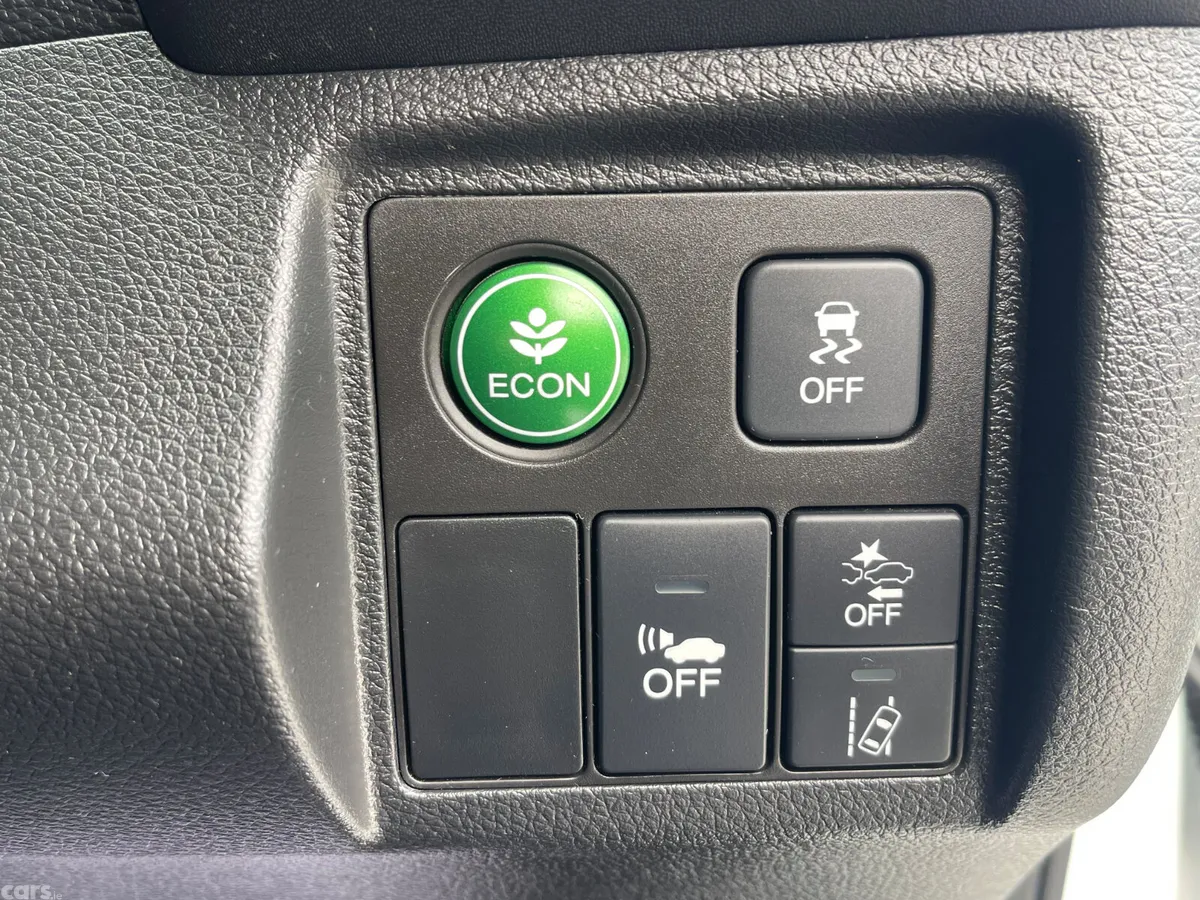 Honda Vezel SUV, Petrol Hybrid, 2018, White
