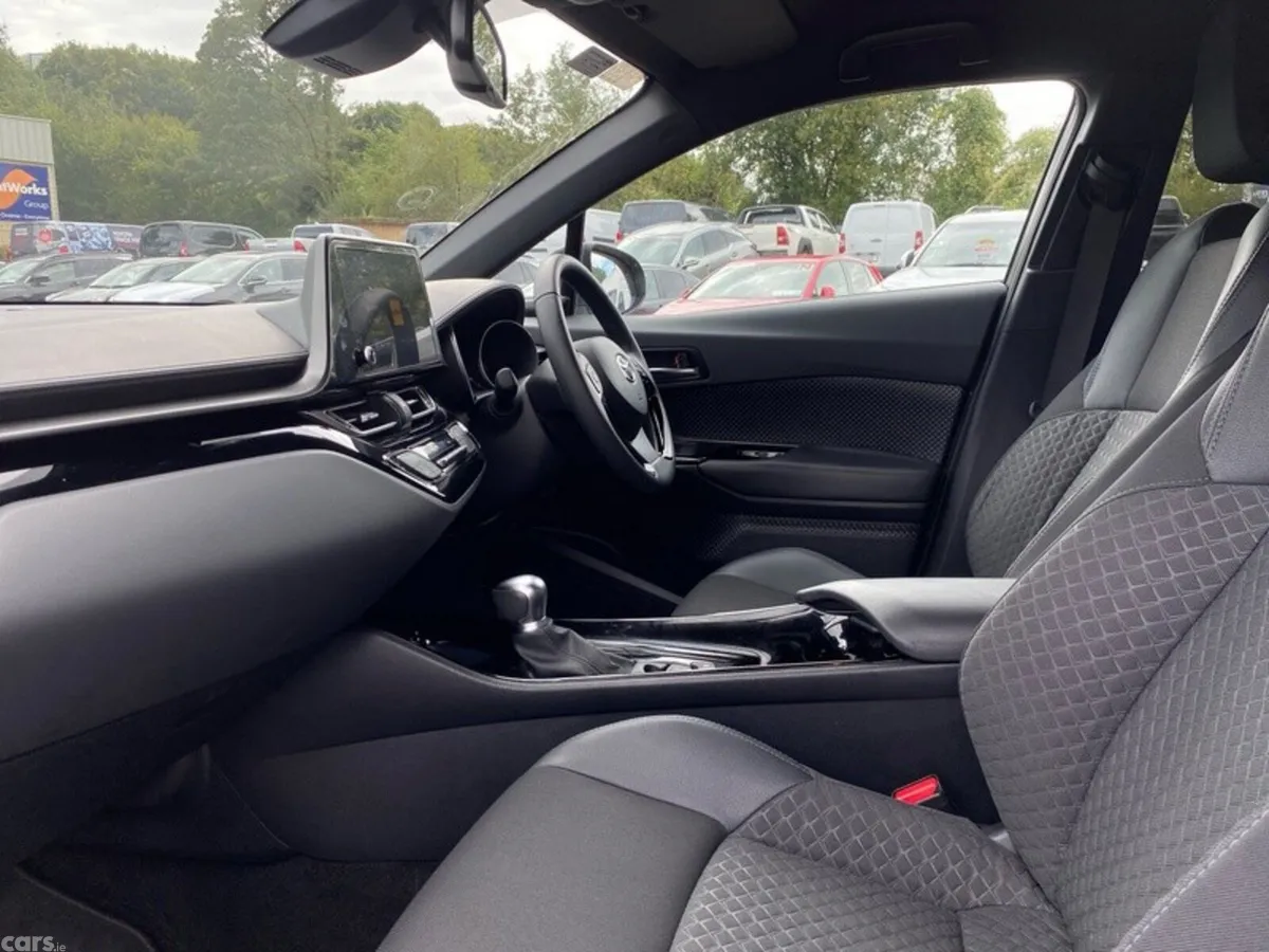 Toyota C-HR SUV, Petrol Hybrid, 2023, Grey