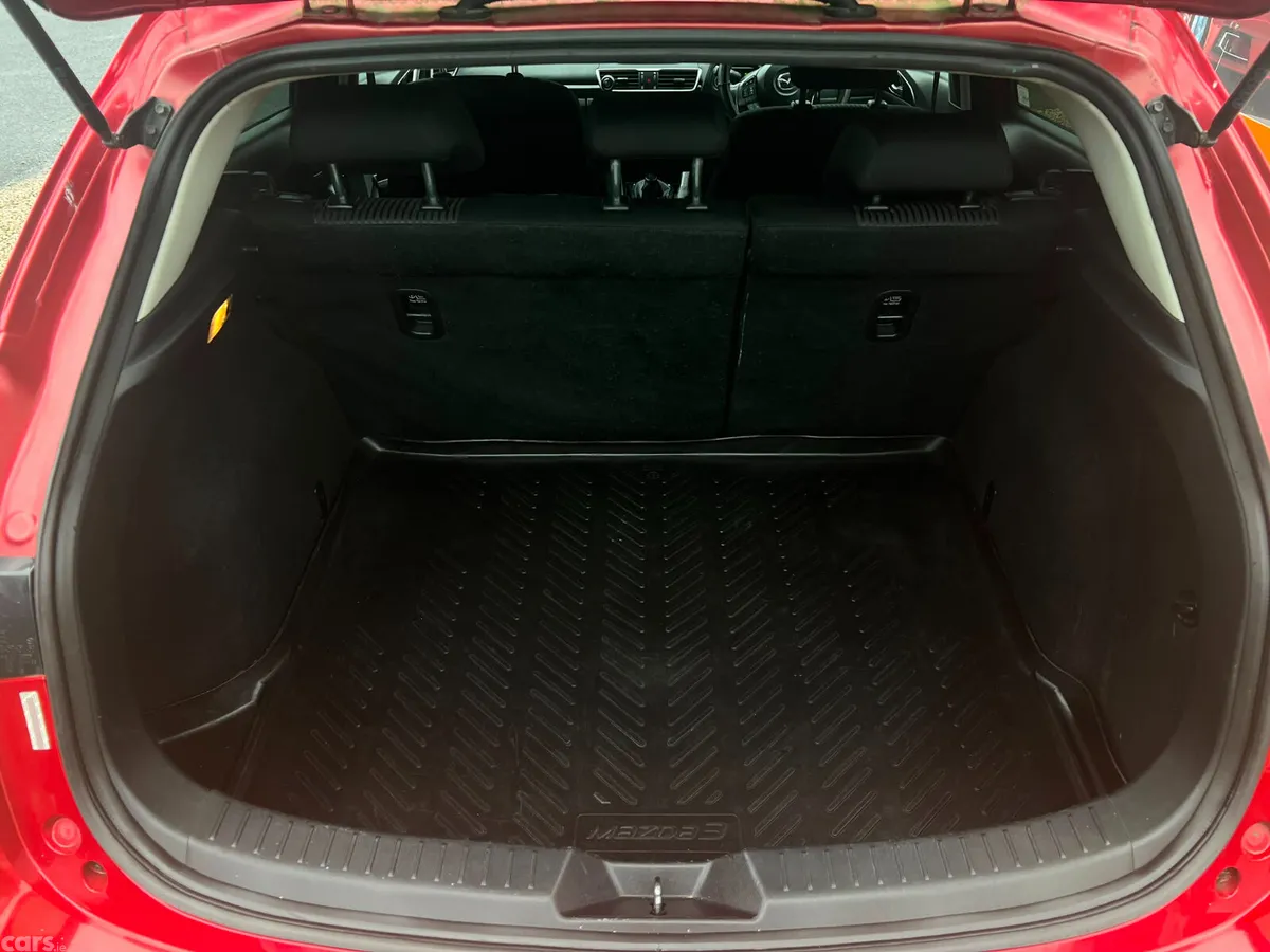 Mazda Mazda3 Hatchback, Diesel, 2015, Red