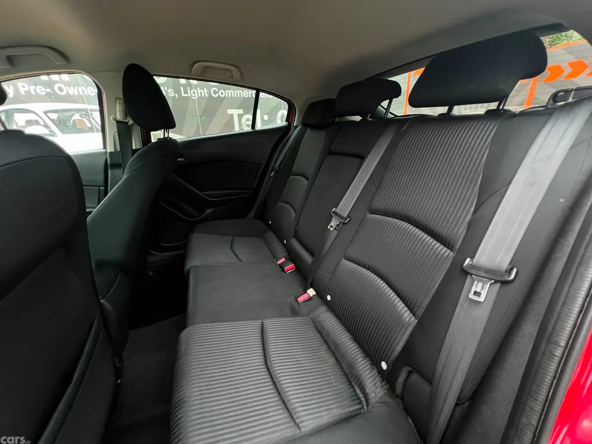 Mazda Mazda3 Hatchback, Diesel, 2015, Red