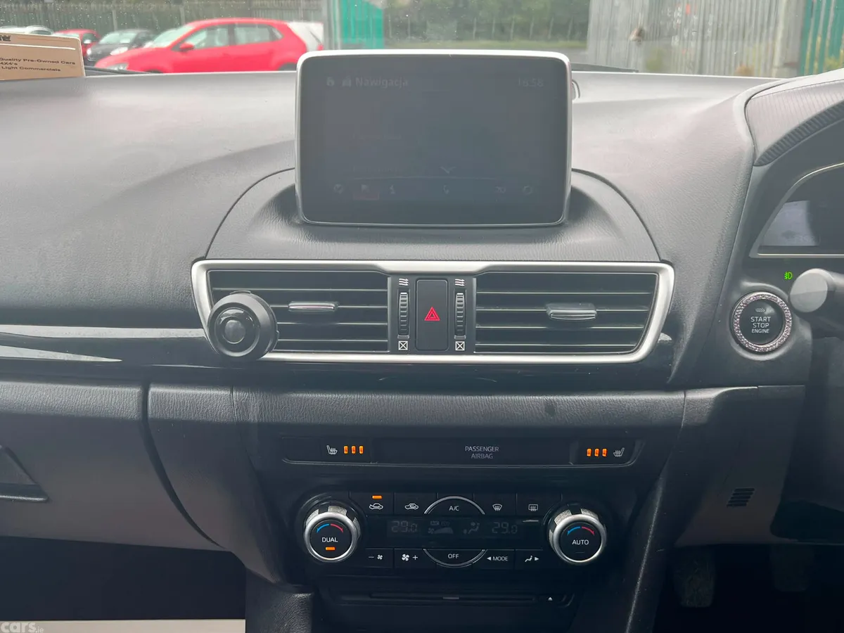 Mazda Mazda3 Hatchback, Diesel, 2015, Red