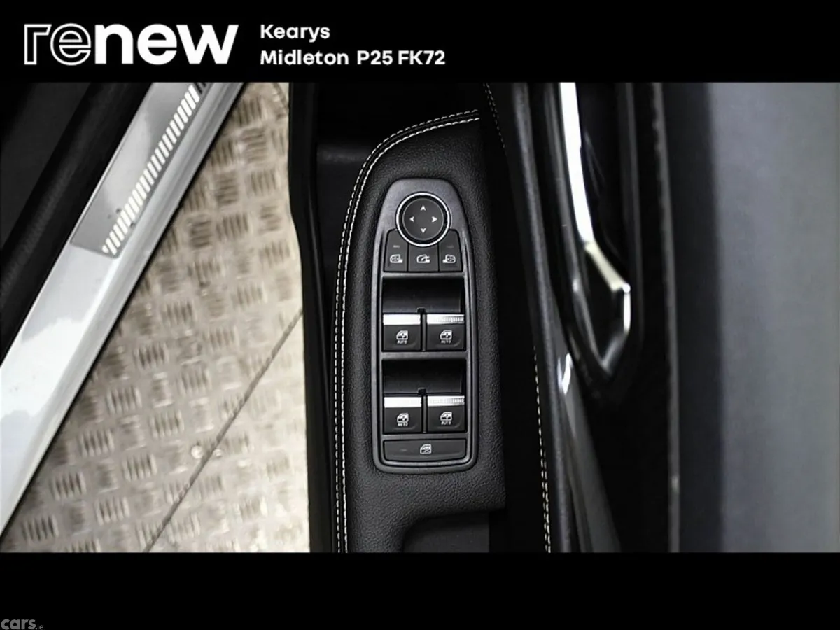 Renault Arkana SUV, Petrol Hybrid, 2023, White