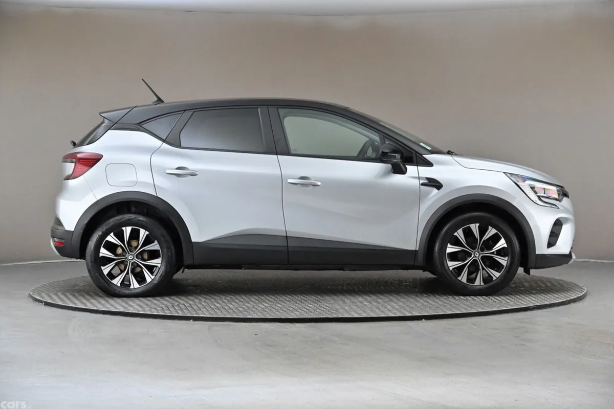 Renault Captur SUV, Petrol, 2024, Grey