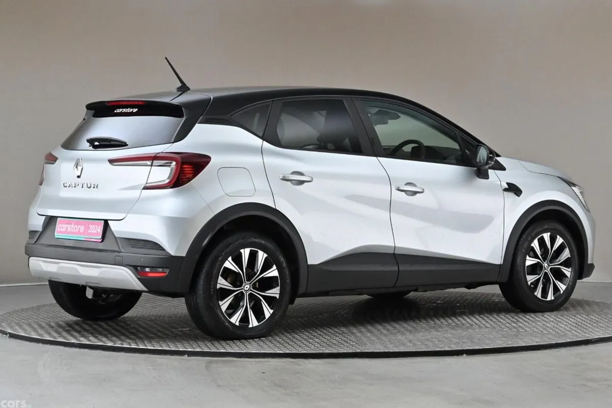 Renault Captur SUV, Petrol, 2024, Silver