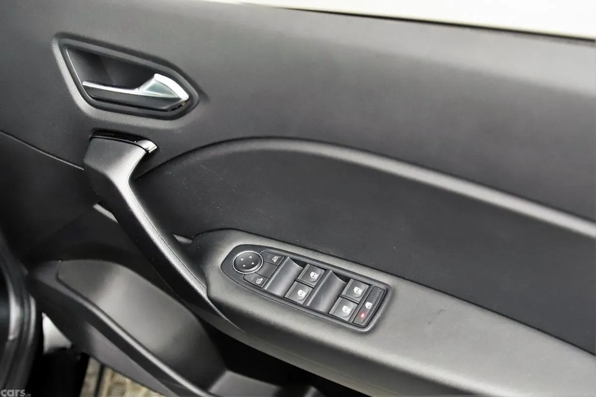 Renault Captur SUV, Petrol, 2024, Silver