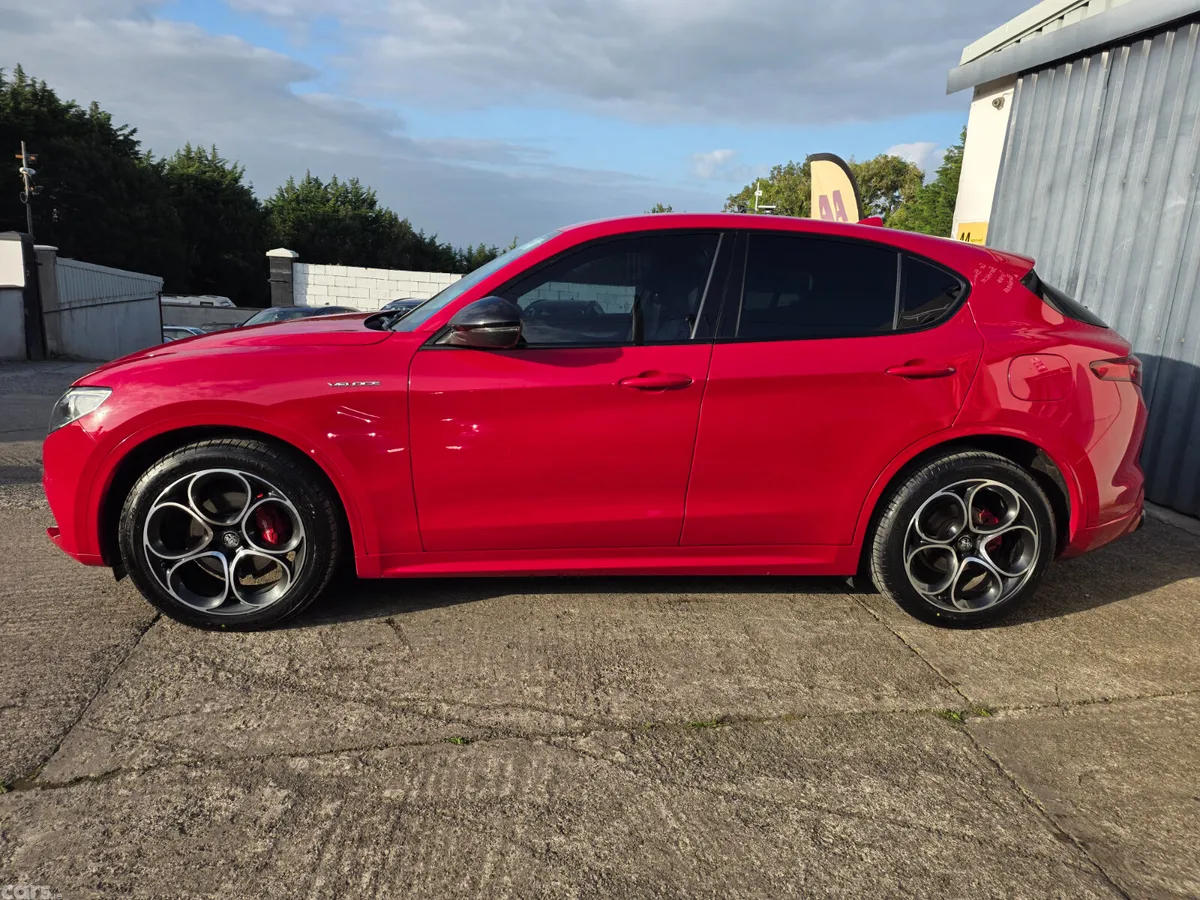 Alfa Romeo Stelvio Estate, Diesel, 2022, Red