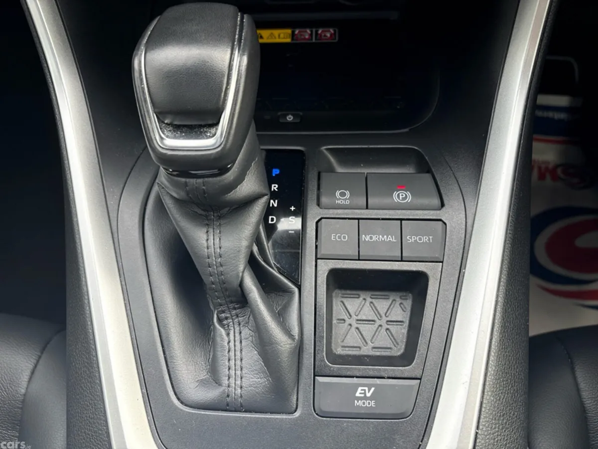 Toyota RAV4 SUV, Petrol Hybrid, 2024, Green