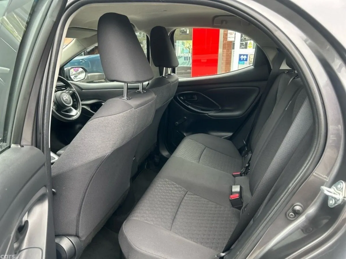 Toyota Yaris Hatchback, Petrol Hybrid, 2024, Grey