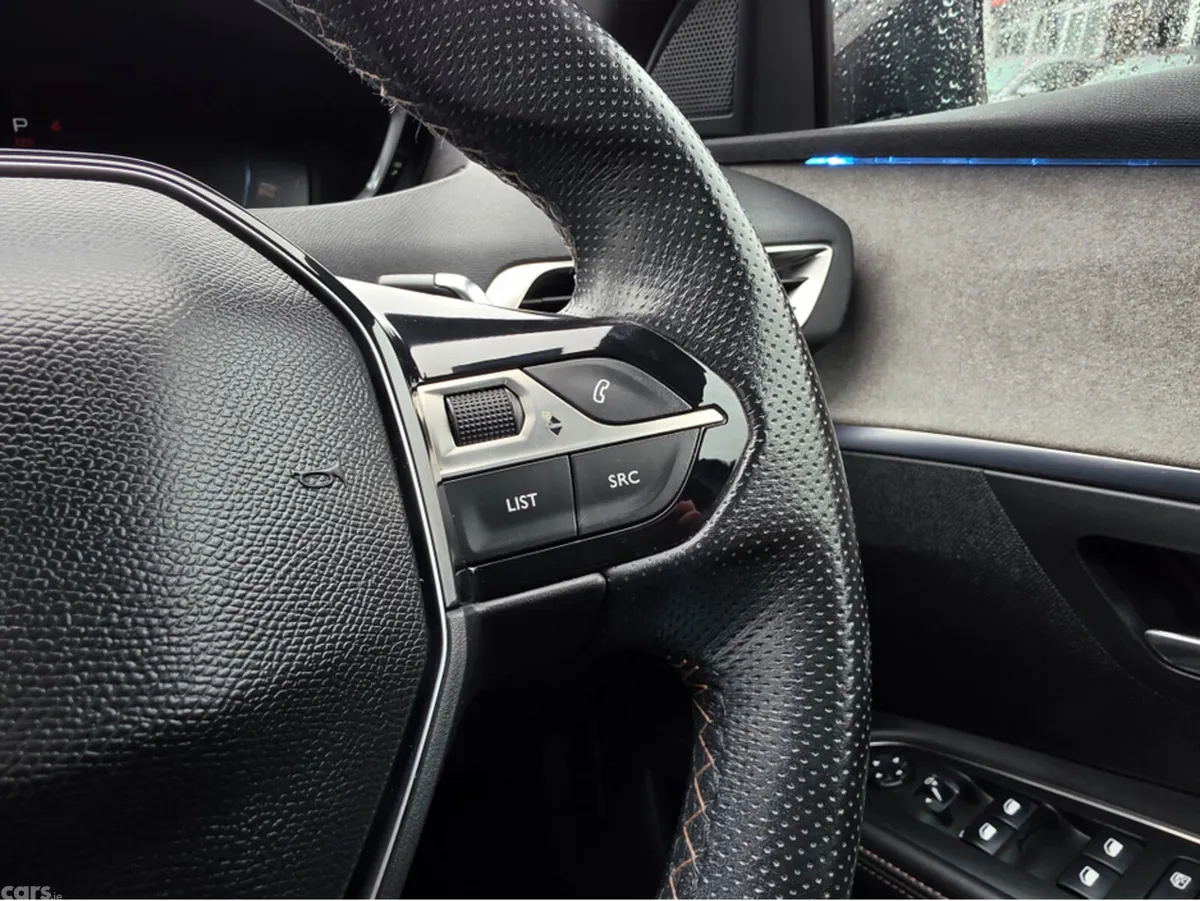 Peugeot 5008 MPV, Diesel, 2018, Green