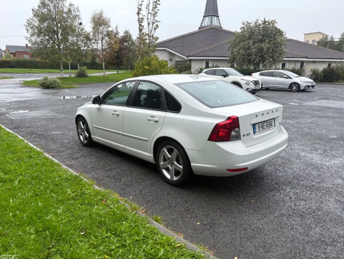 Volvo S40 Saloon, Diesel, 2011, White