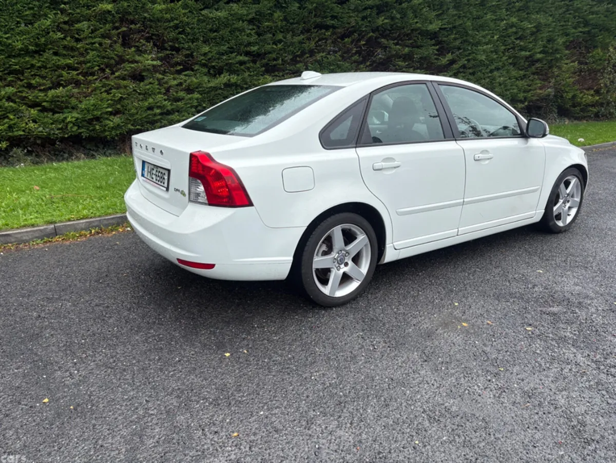 Volvo S40 Saloon, Diesel, 2011, White