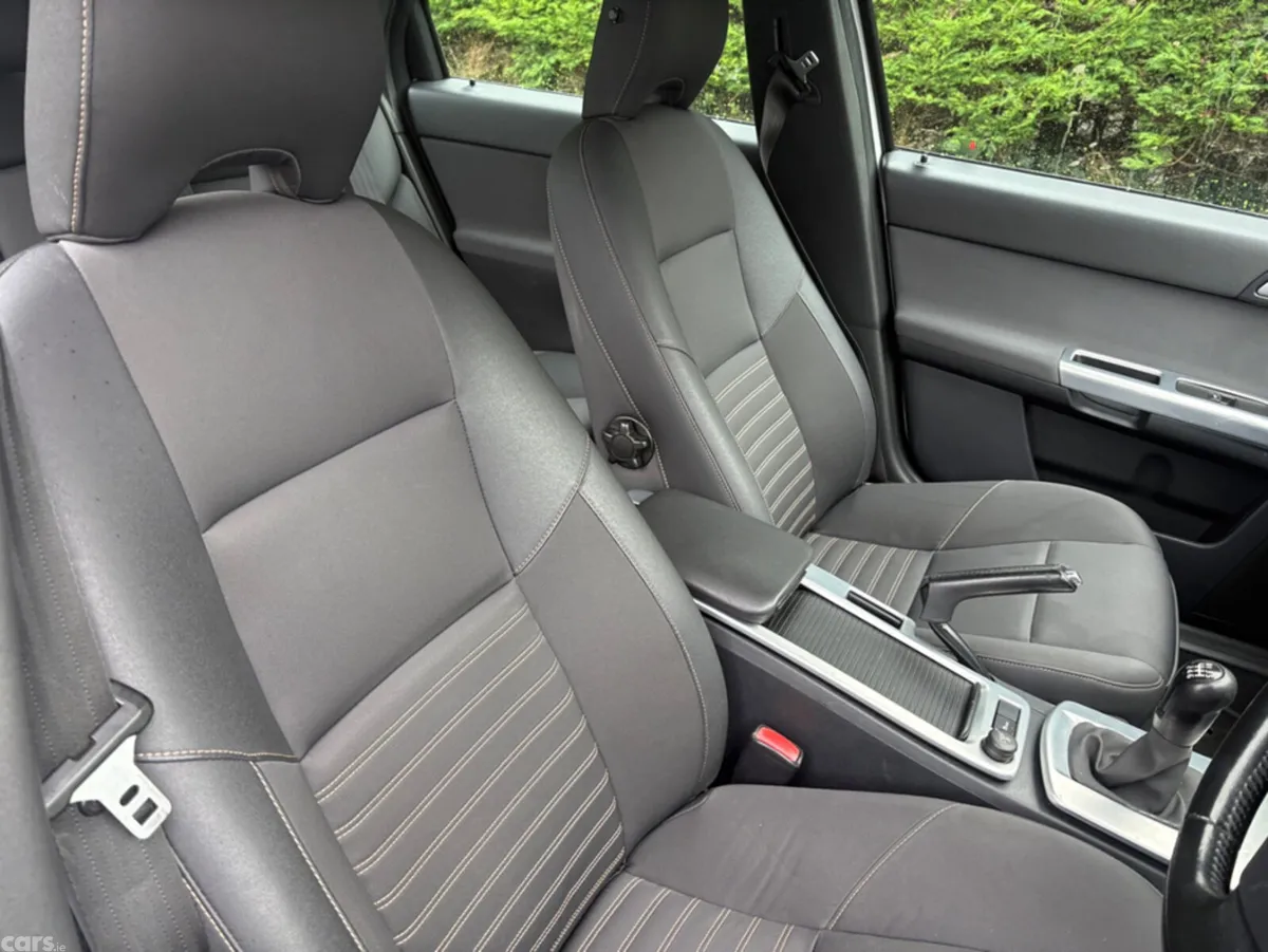 Volvo S40 Saloon, Diesel, 2011, White