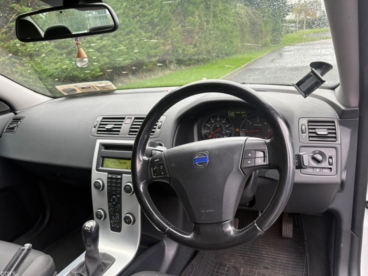 Volvo S40 Saloon, Diesel, 2011, White