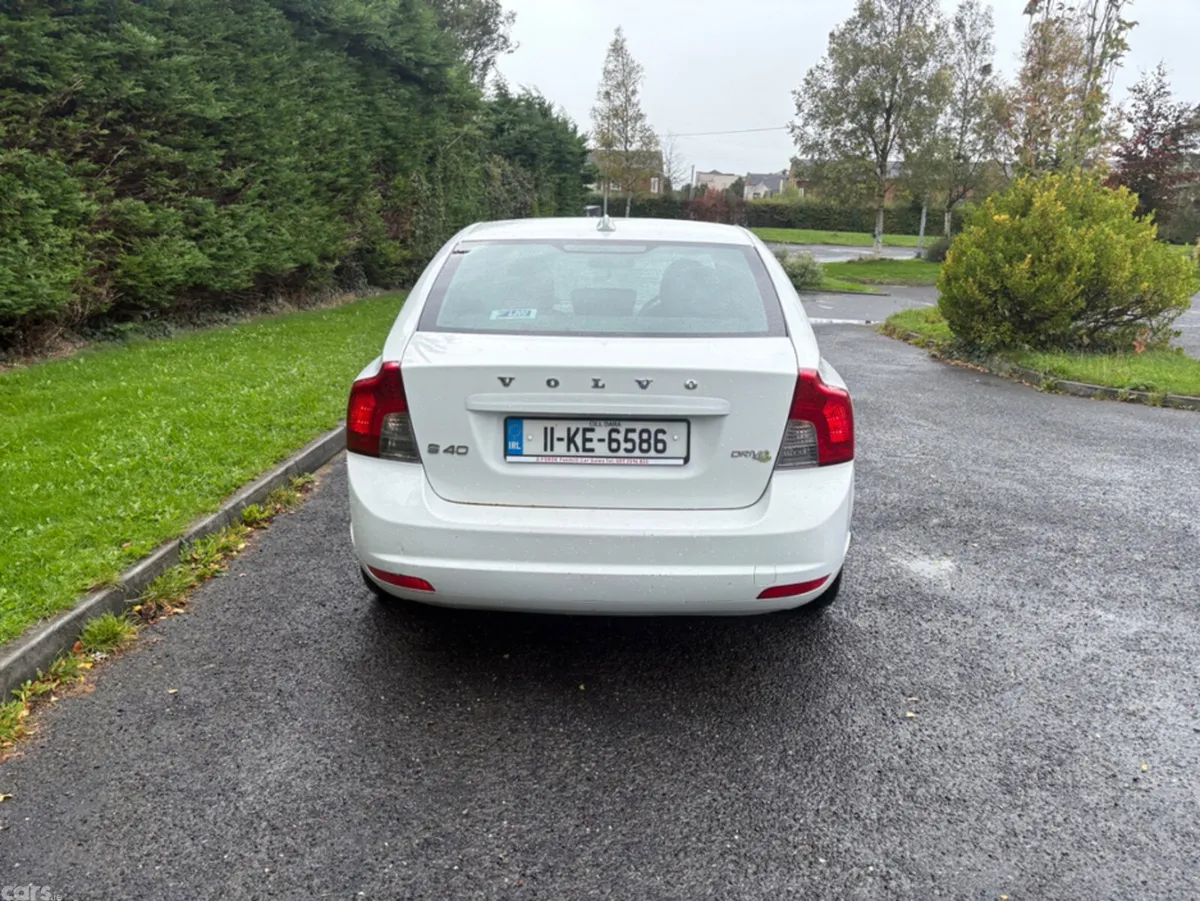 Volvo S40 Saloon, Diesel, 2011, White