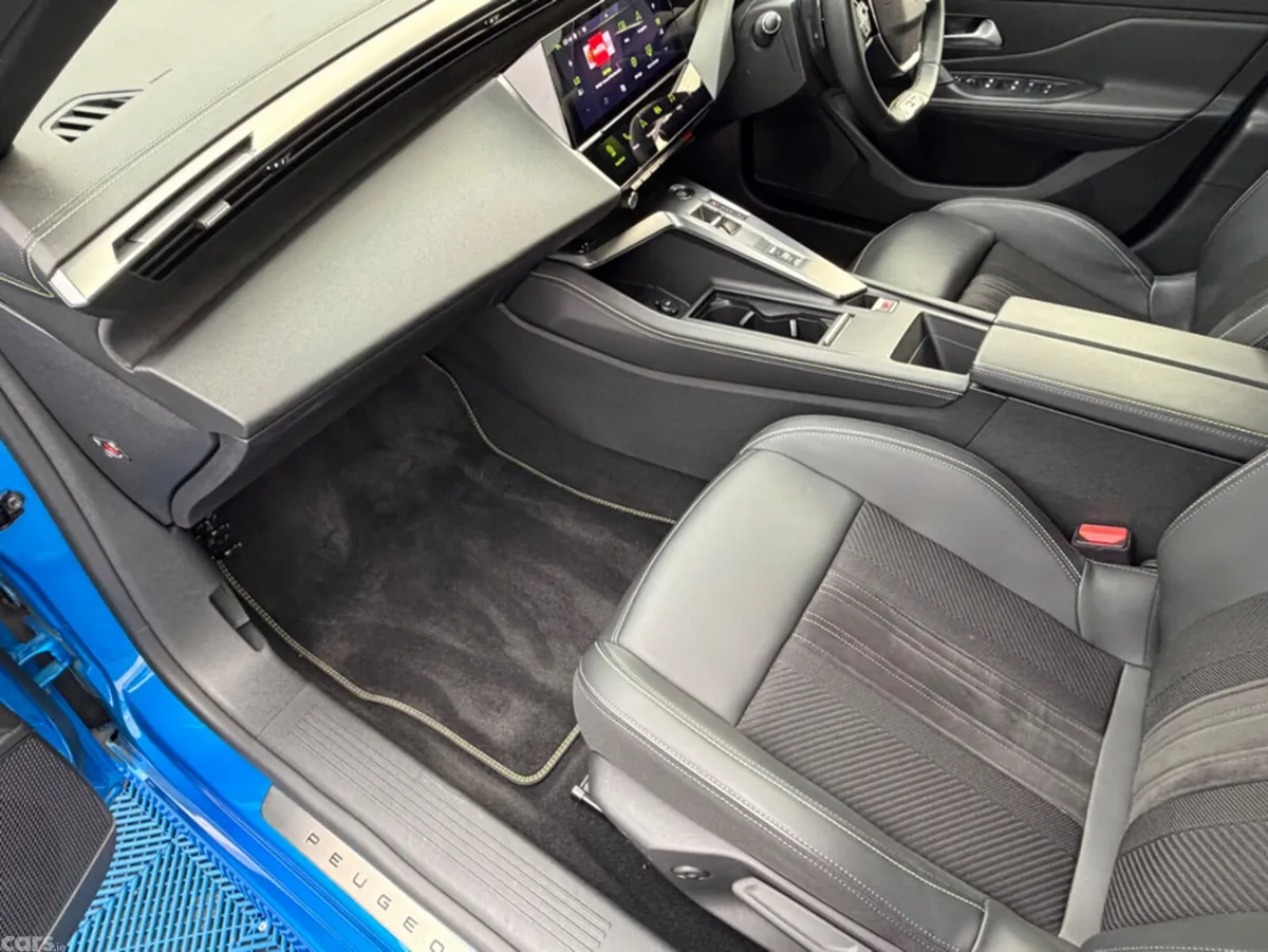 Peugeot 308 Hatchback, Diesel, 2023, Blue
