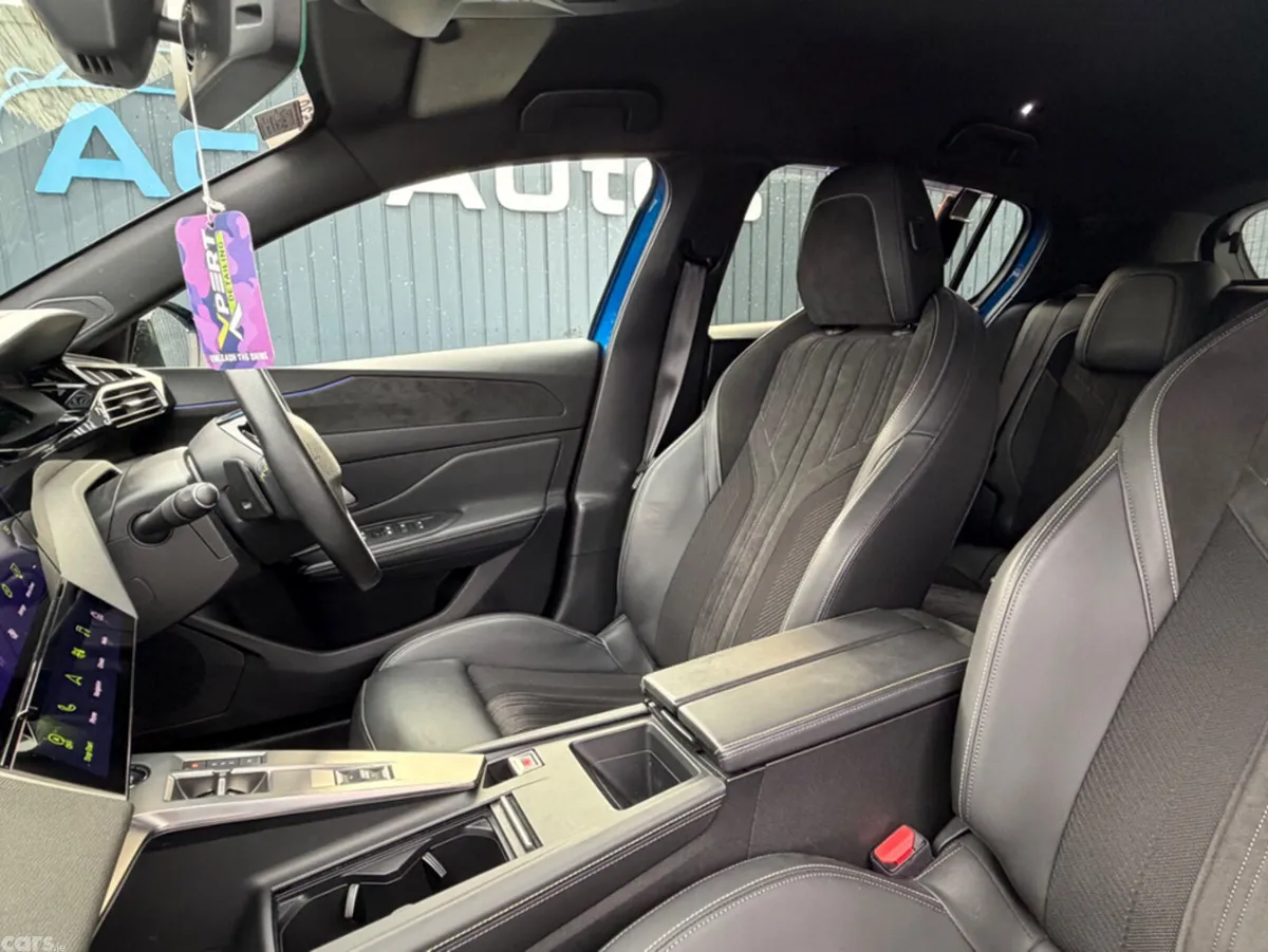 Peugeot 308 Hatchback, Diesel, 2023, Blue