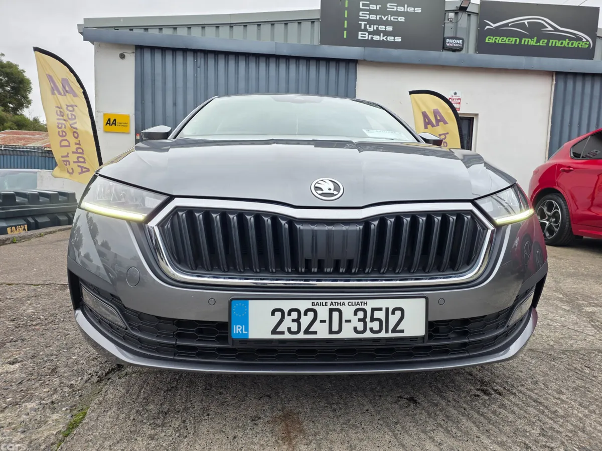 Skoda Octavia Saloon, Diesel, 2023, Grey