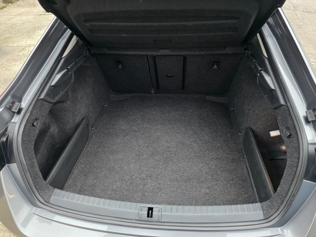 Skoda Octavia Saloon, Diesel, 2023, Grey