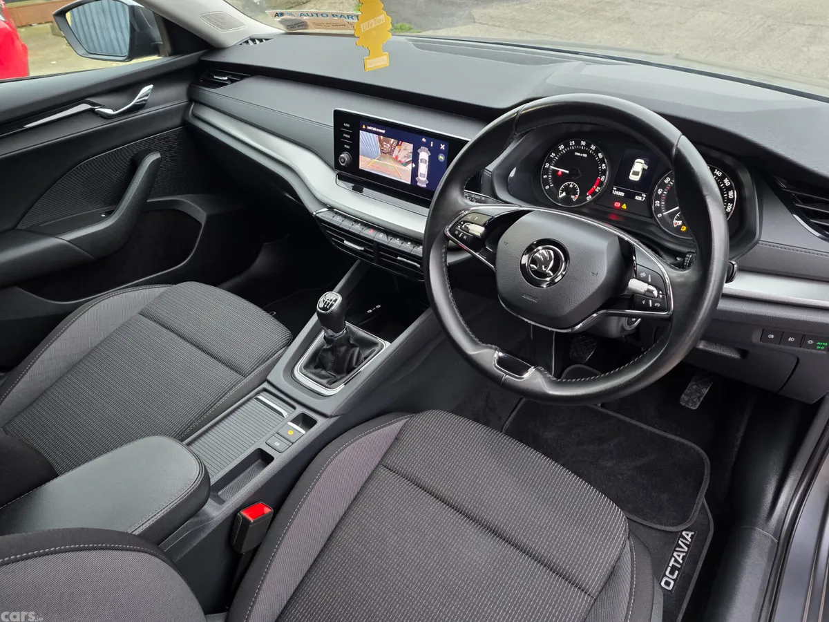 Skoda Octavia Saloon, Diesel, 2023, Grey