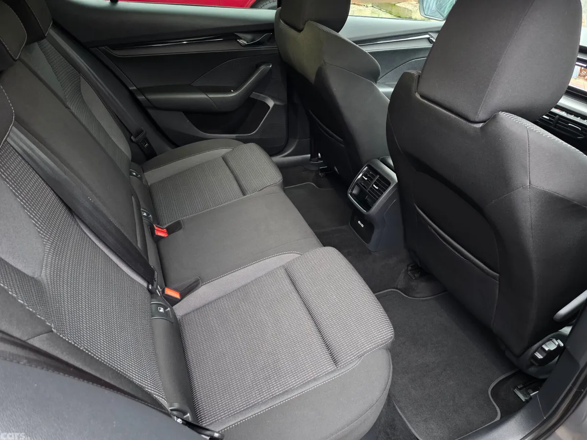 Skoda Octavia Saloon, Diesel, 2023, Grey