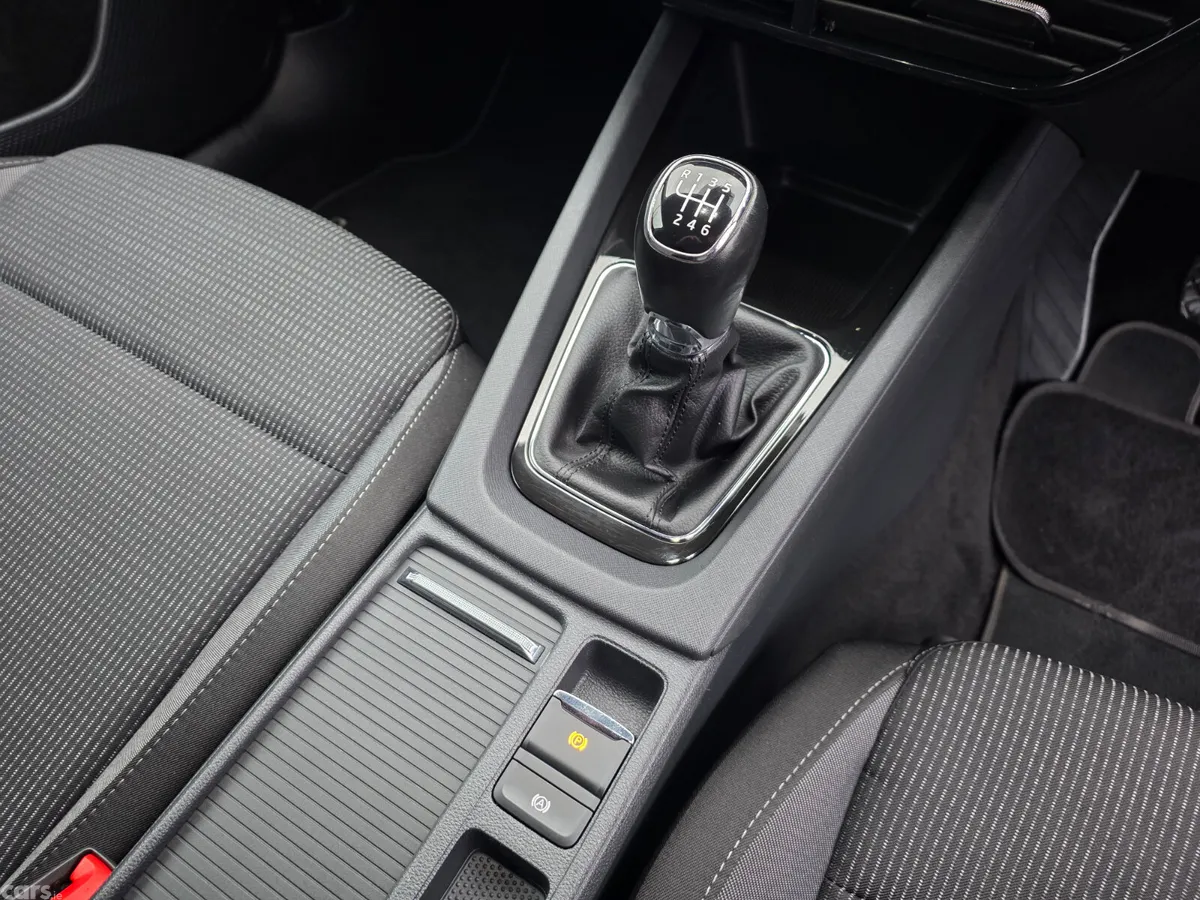 Skoda Octavia Saloon, Diesel, 2023, Grey
