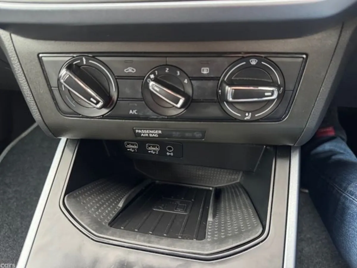 SEAT Arona Hatchback, Petrol, 2019, White