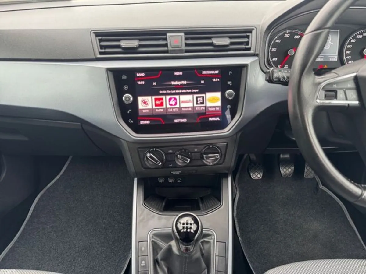 SEAT Arona Hatchback, Petrol, 2019, White