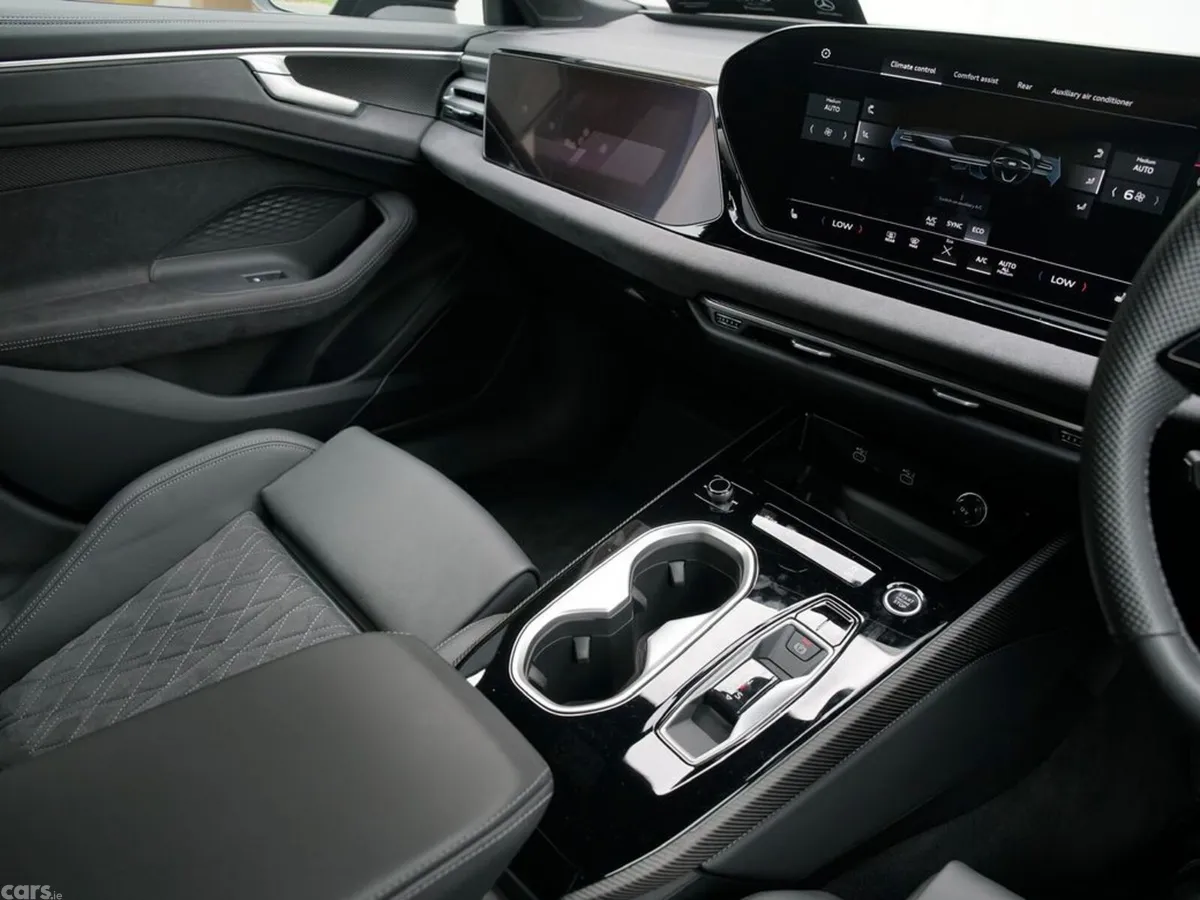 Audi A6 Saloon, Petrol Plug-in Hybrid, 2025, Blue
