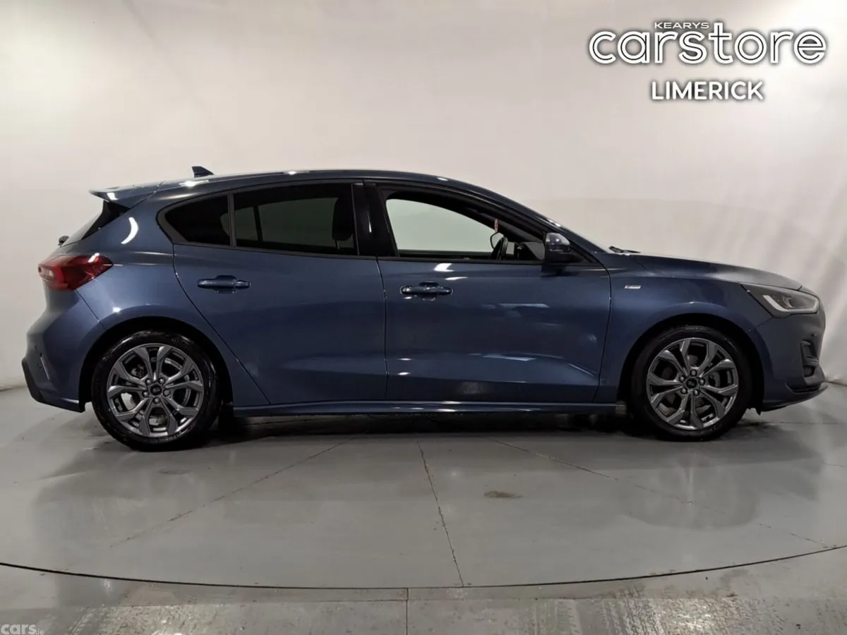 Ford Focus Hatchback, Diesel, 2024, Blue