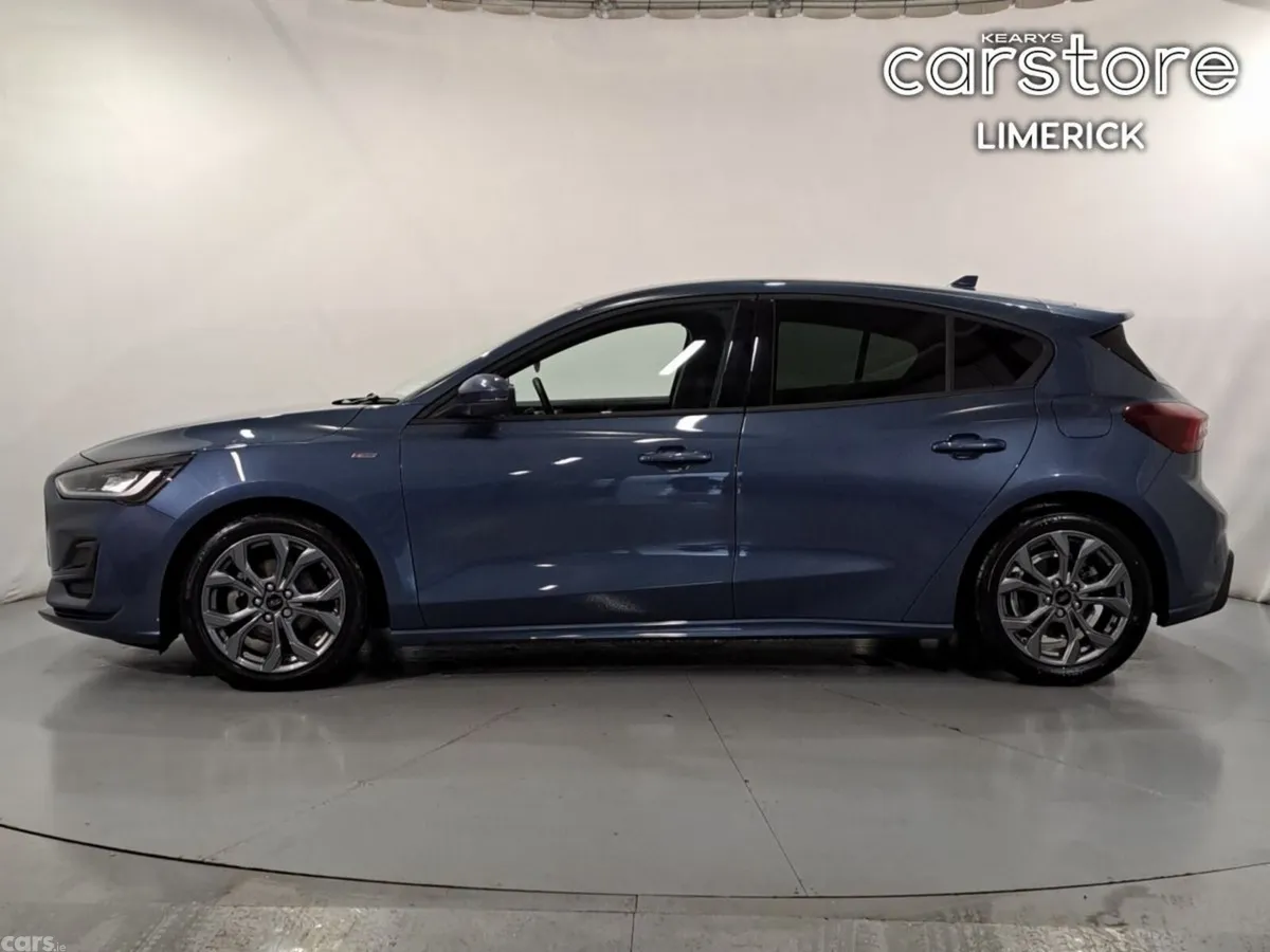 Ford Focus Hatchback, Diesel, 2024, Blue
