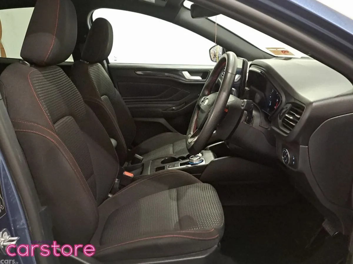 Ford Focus Hatchback, Diesel, 2024, Blue