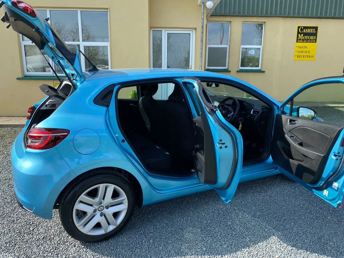 Renault Clio Hatchback, Petrol, 2022, Blue