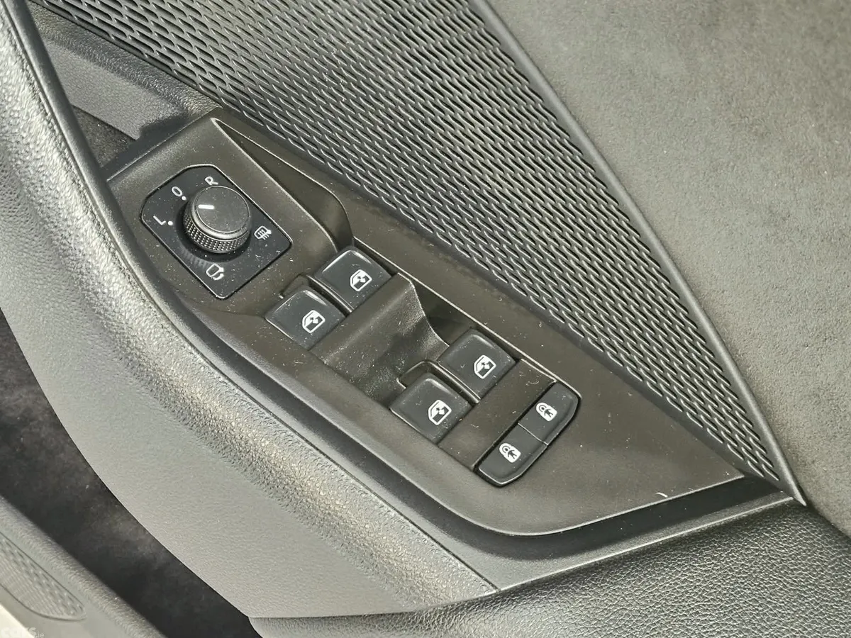 Skoda Octavia Estate, Petrol Hybrid, 2022, White