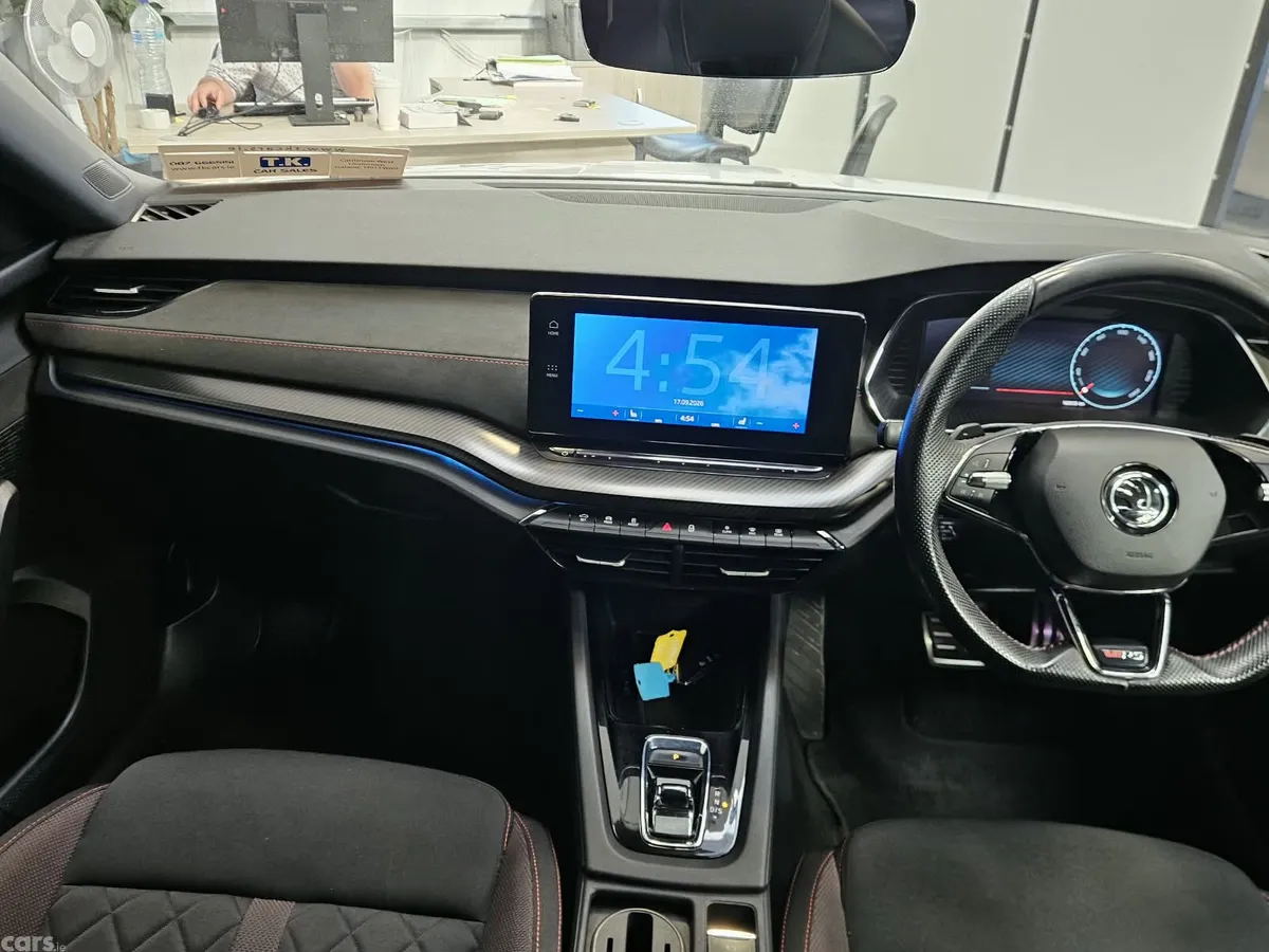 Skoda Octavia Estate, Petrol Hybrid, 2022, White