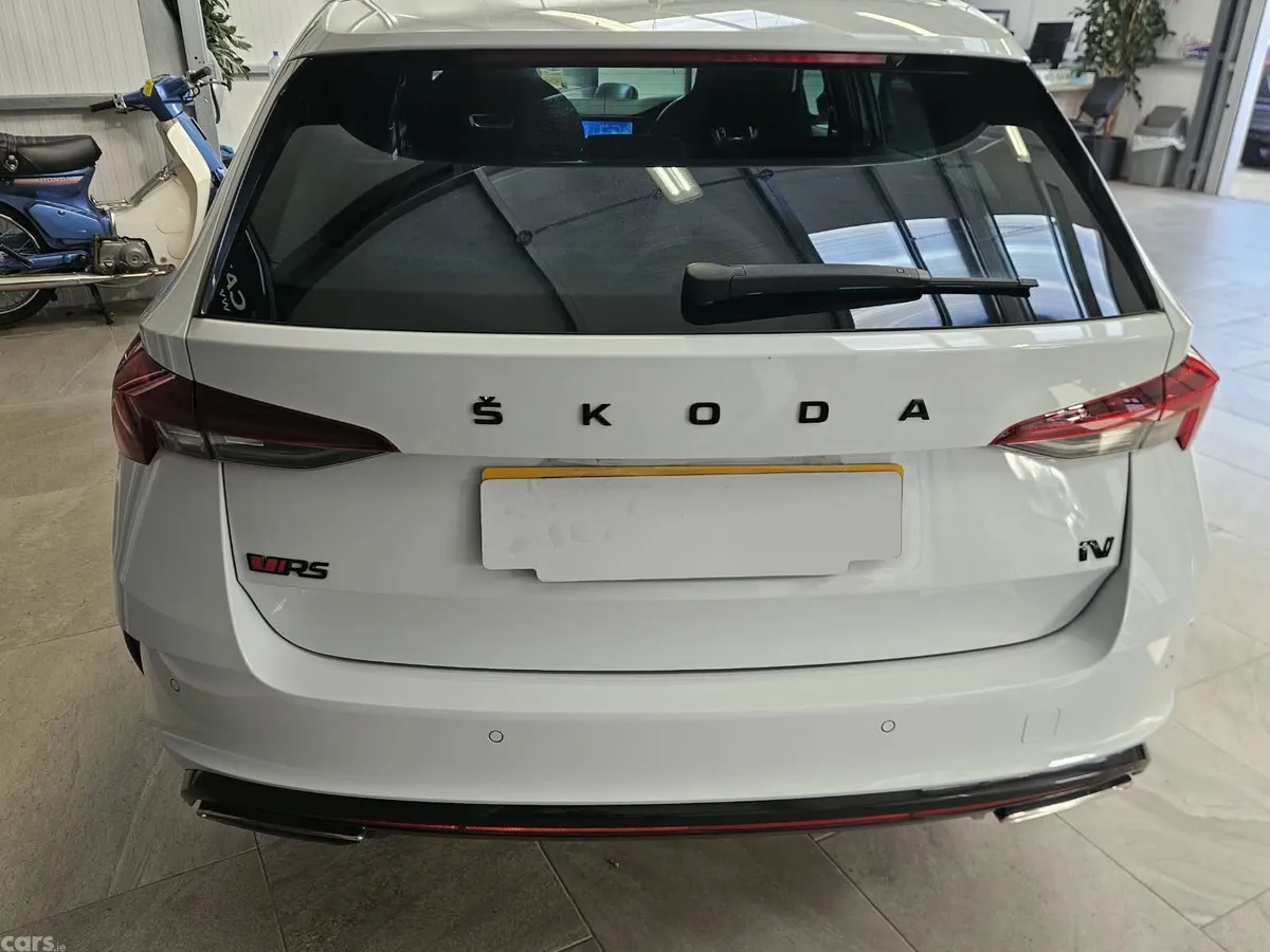 Skoda Octavia Estate, Petrol Hybrid, 2022, White