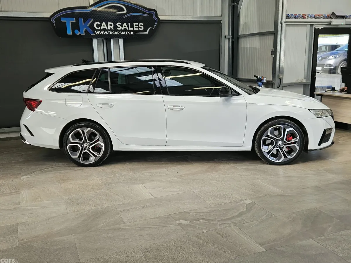 Skoda Octavia Estate, Petrol Hybrid, 2022, White