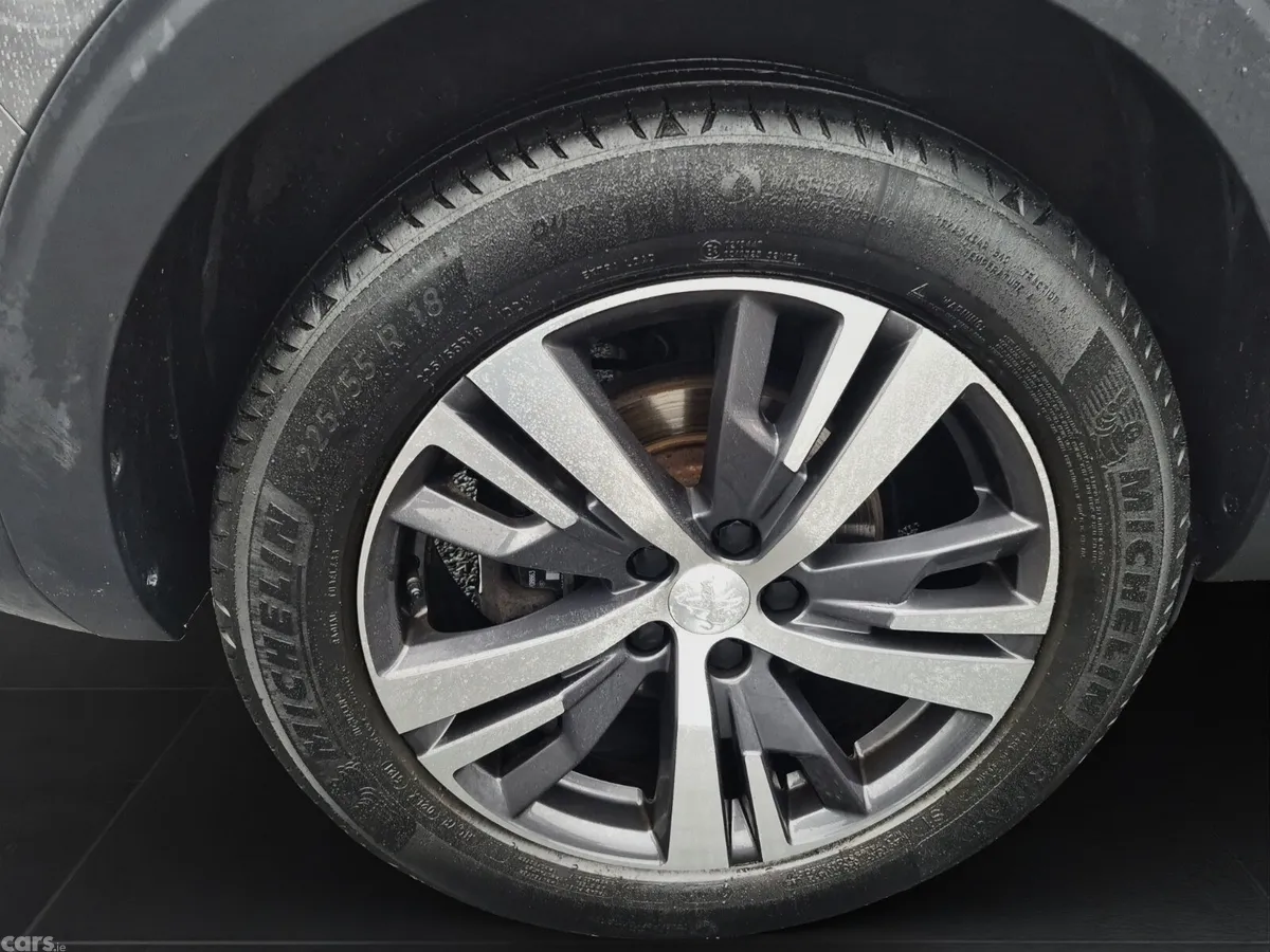 Peugeot 5008 MPV, Diesel, 2023, Grey