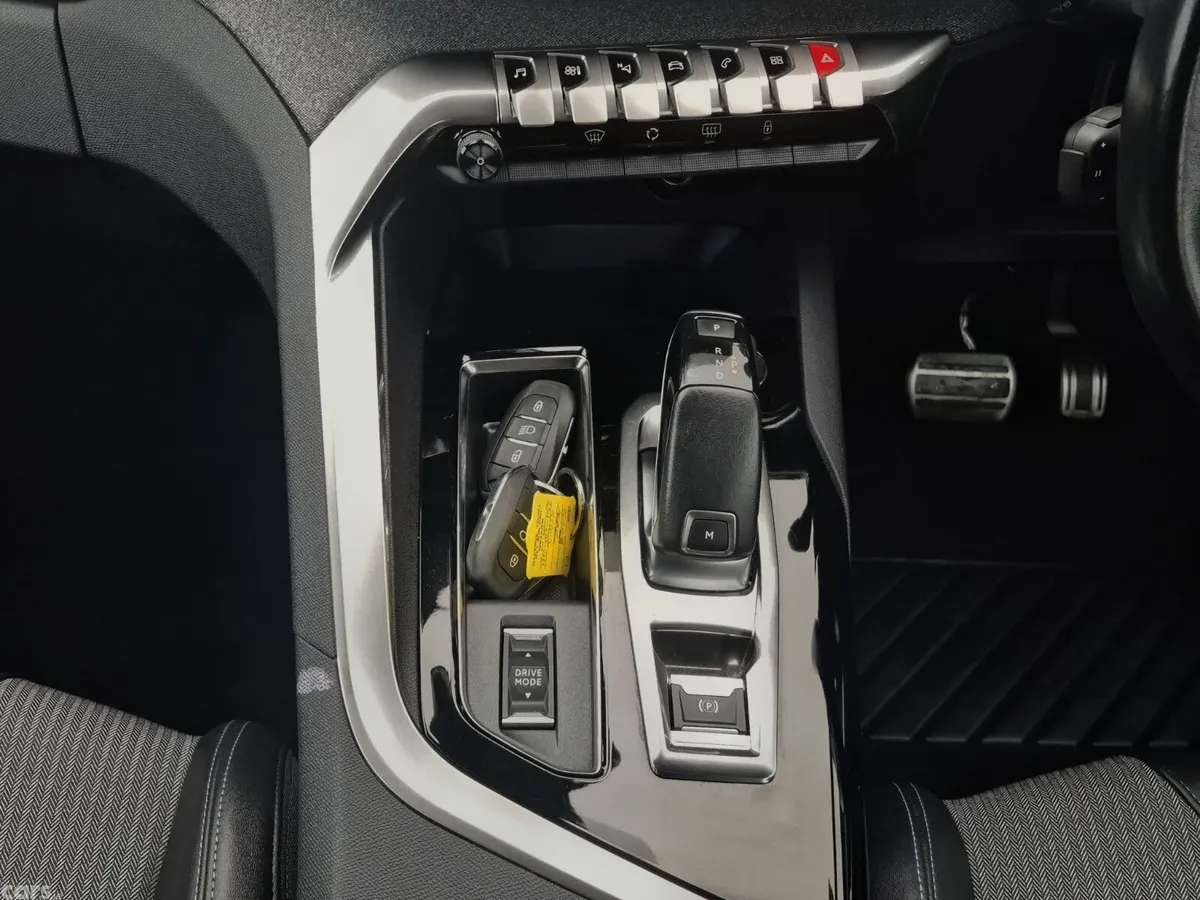 Peugeot 5008 MPV, Diesel, 2023, Grey