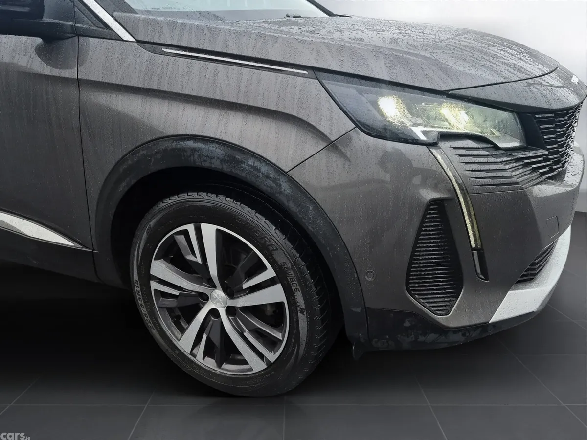 Peugeot 5008 MPV, Diesel, 2023, Grey