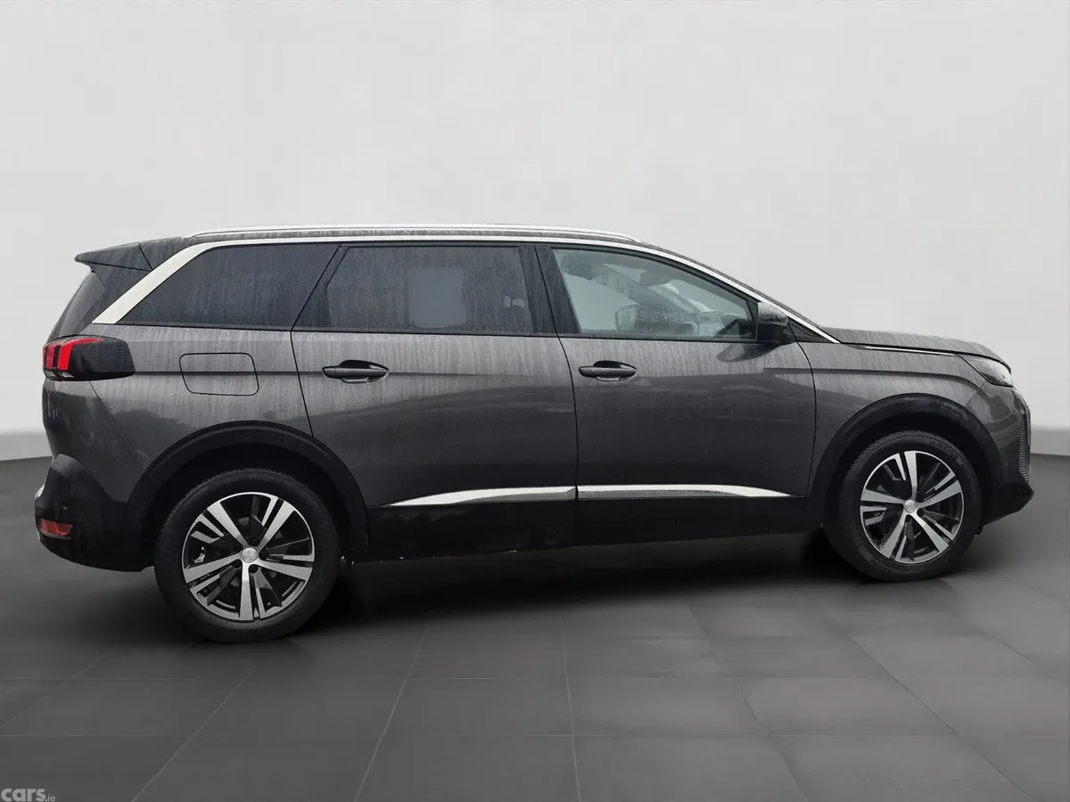 Peugeot 5008 MPV, Diesel, 2023, Grey