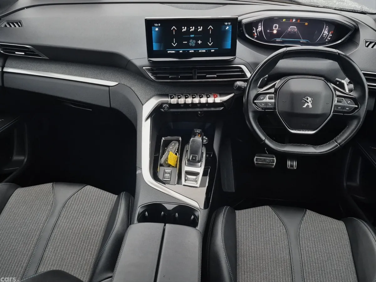 Peugeot 5008 MPV, Diesel, 2023, Grey