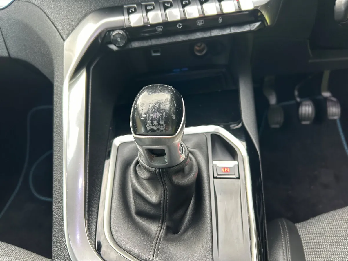 Peugeot 3008 MPV, Petrol, 2020, Grey