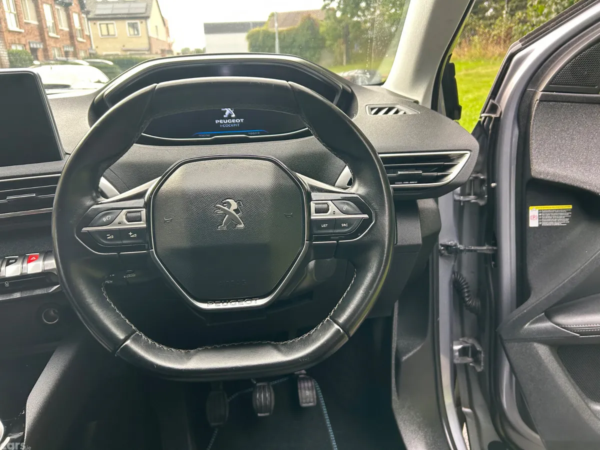 Peugeot 3008 MPV, Petrol, 2020, Grey