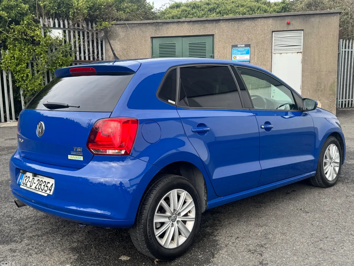 Volkswagen Polo Hatchback, Petrol, 2013, Blue