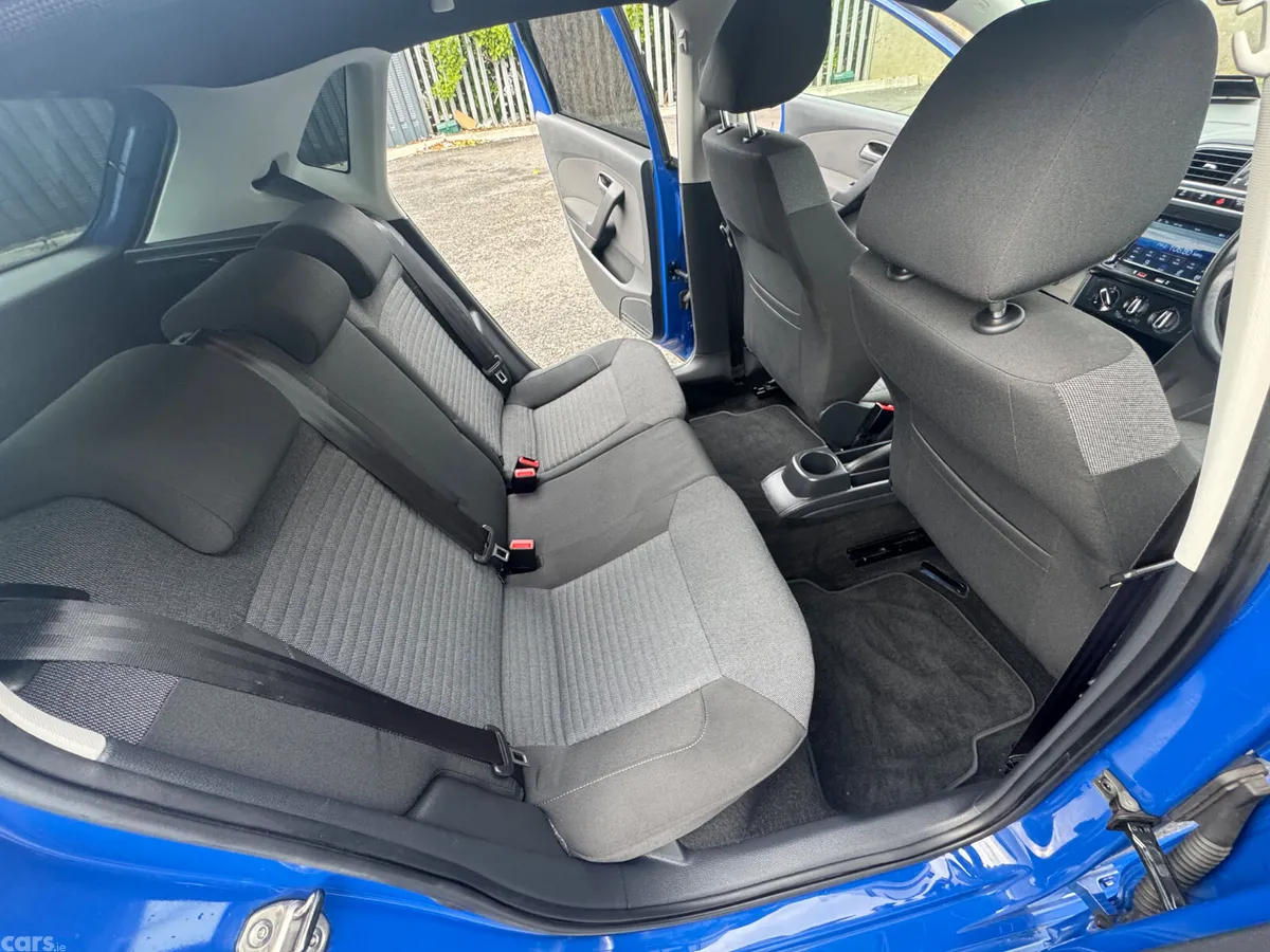 Volkswagen Polo Hatchback, Petrol, 2013, Blue